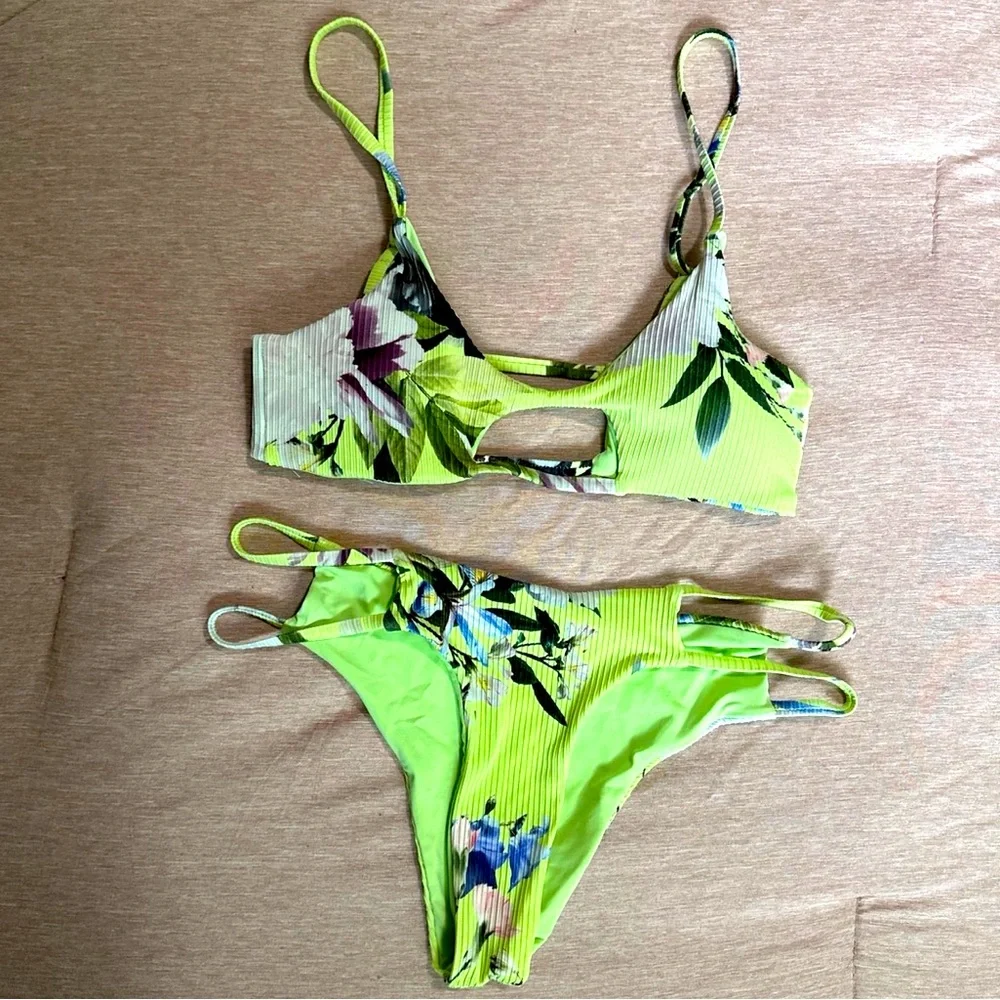 Bikini Set - Picture 3 of 4